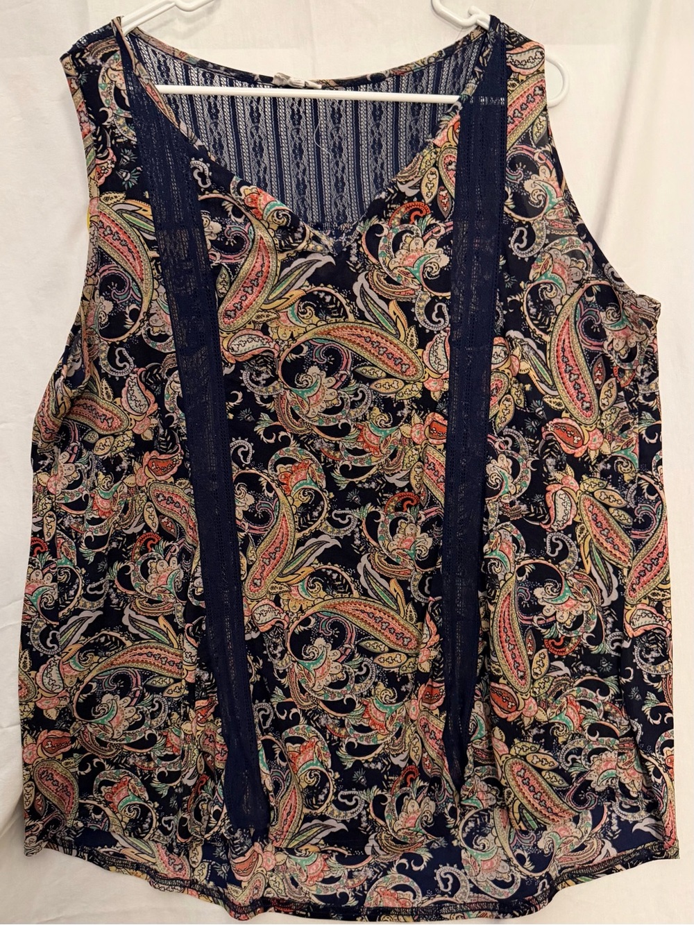 #302 Women’s Navy Paisley Sleeveless Blouse - Unbrande